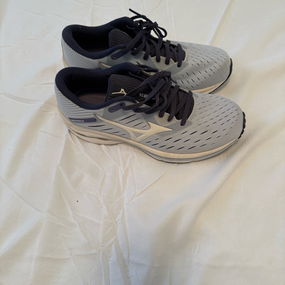 Women’s Mizuno Wave Rider 24 Running Shoes. Size 7.5